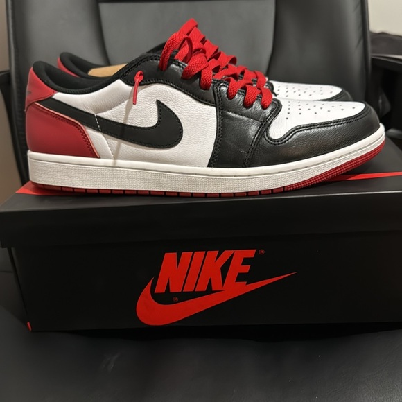 Jordan 1 low OG ‘Black Toe’ - Picture 2 of 8